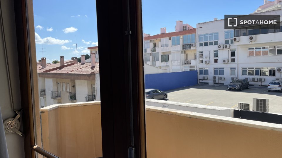 Double room Lisbon, 4 beds, 100m² — photo 9