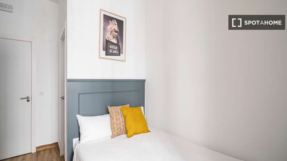Double room Madrid, 67 beds — photo 14