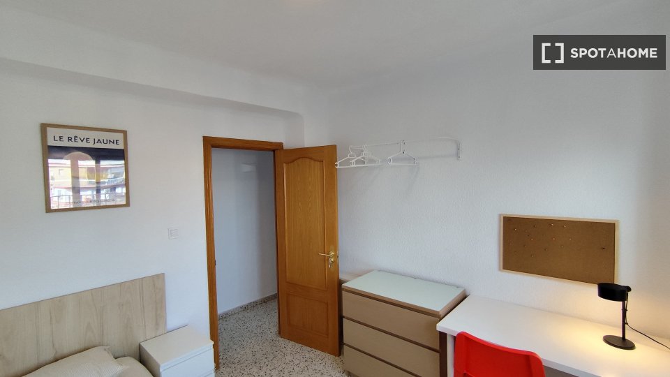 Double room Malaga, 3 beds, 80m² — photo 30