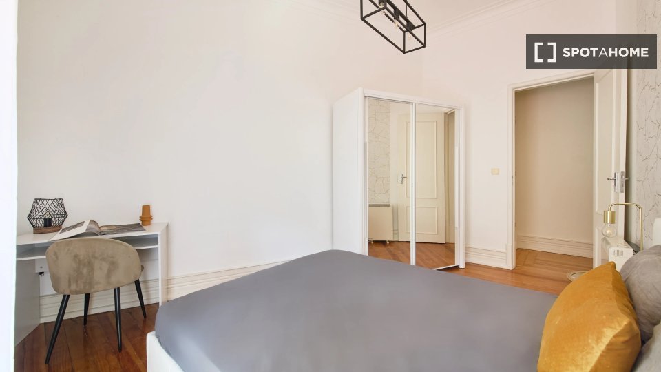 Double room Lisbon, 9 beds — photo 13