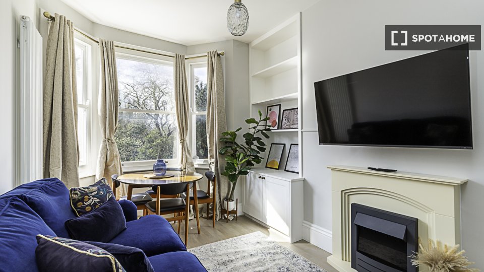 Apartment London, 2 beds — photo 16