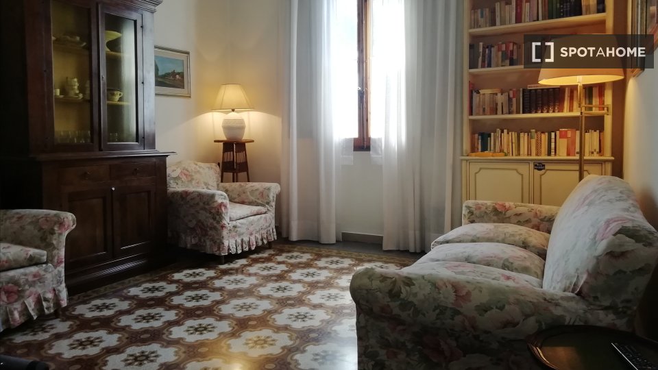 Double room Florence, 3 beds, 160m² — photo 18