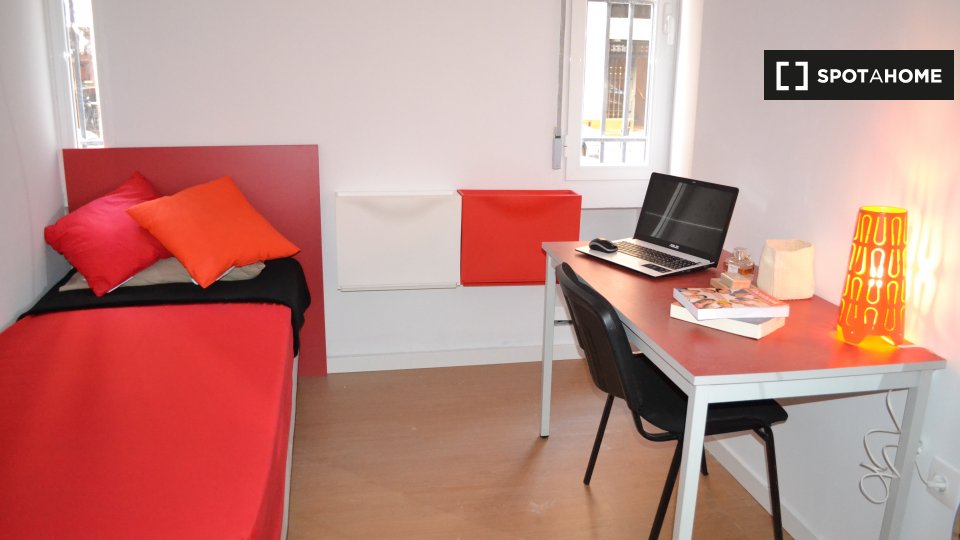 Double room Madrid, 7 beds, 160m² — photo 15