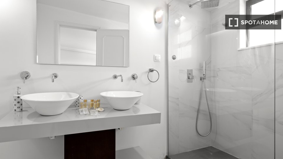 Apartment Lisbon, 4 beds, 280m² — photo 11