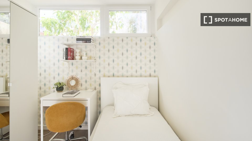 Double room Lisbon, 4 beds — photo 12