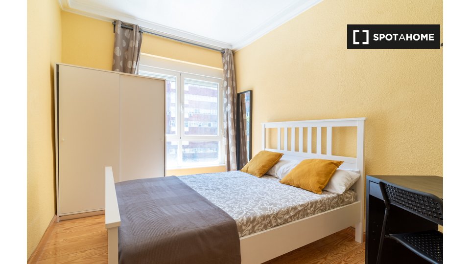 Double room Madrid, 5 beds, 120m² — photo 1