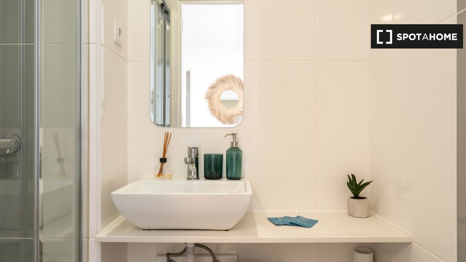 Apartment Lisbon, 2 beds — photo 14