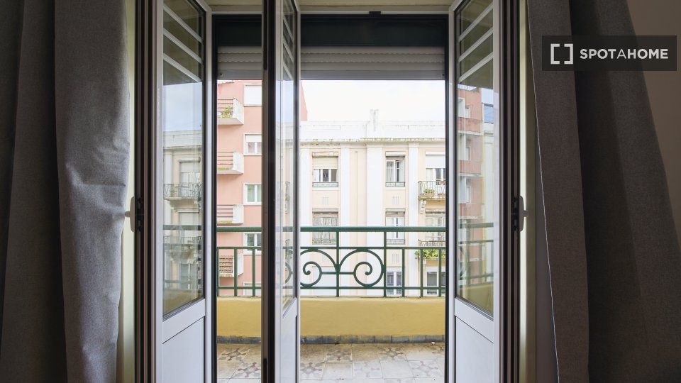 Double room Lisbon, 5 beds — photo 5