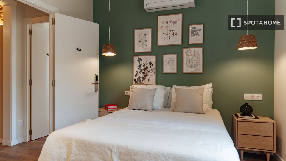 Double room Barcelona, 3 beds, 105m² — photo 6