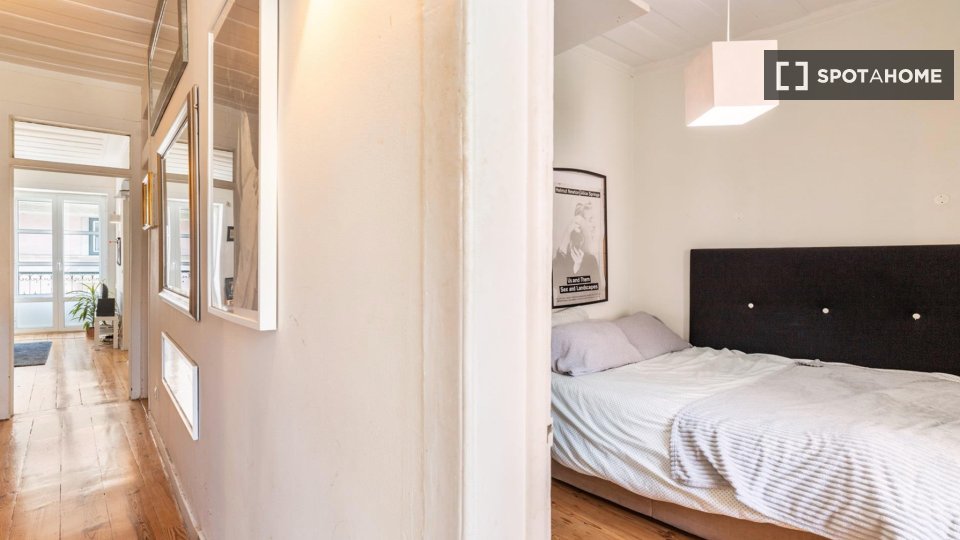 Apartment Lisbon, 3 beds, 77m² — photo 13