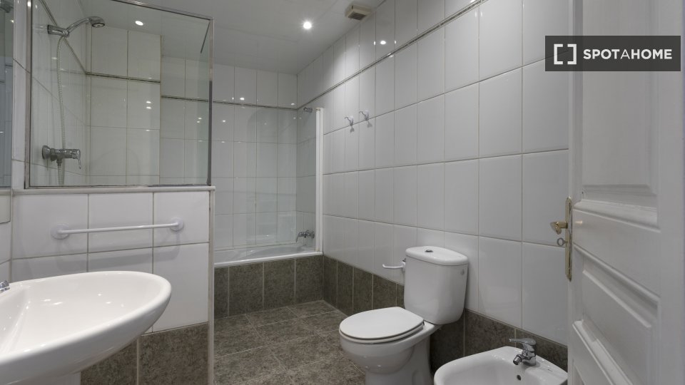 Double room Barcelona, 5 beds, 100m² — photo 7