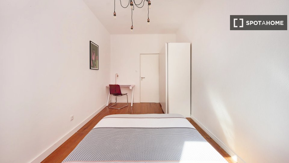 Double room Lisbon, 13 beds — photo 14