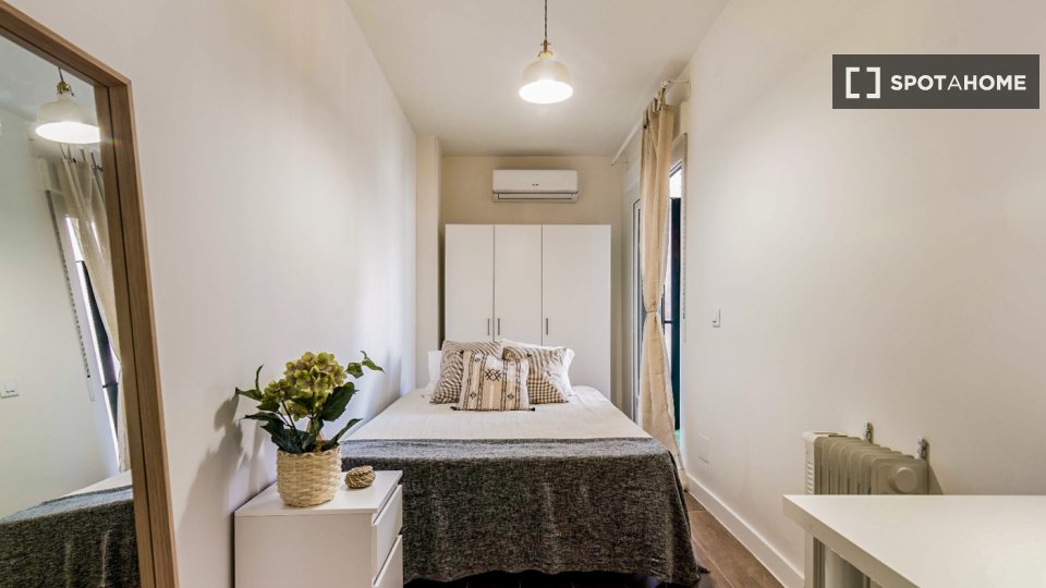Double room Madrid, 6 beds, 110m² — photo 19