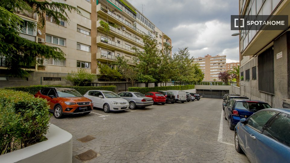 Double room Madrid, 8 beds, 240m² — photo 4