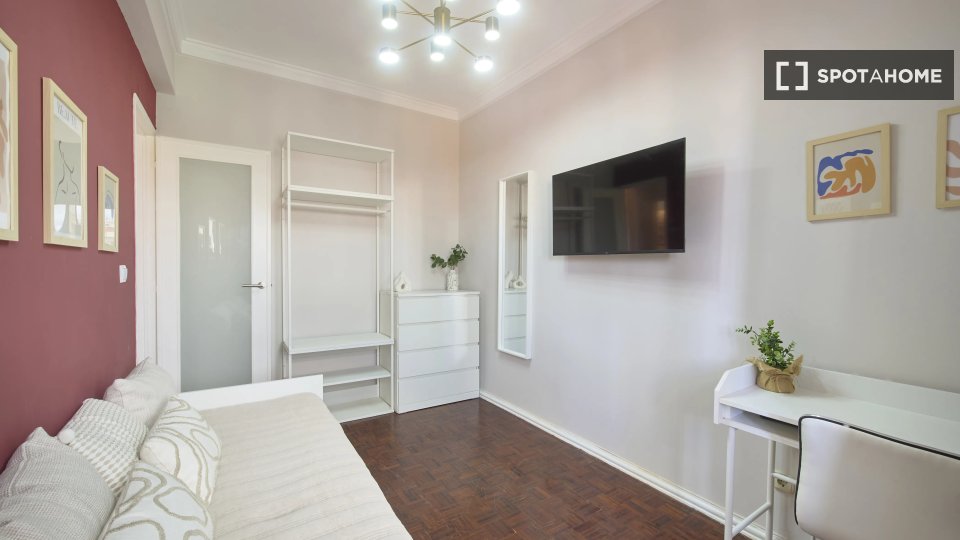 Double room Lisbon, 4 beds — photo 13
