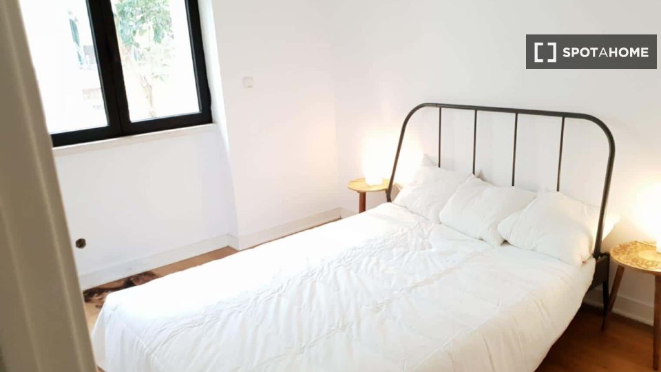 Double room Lisbon, 6 beds — photo 19