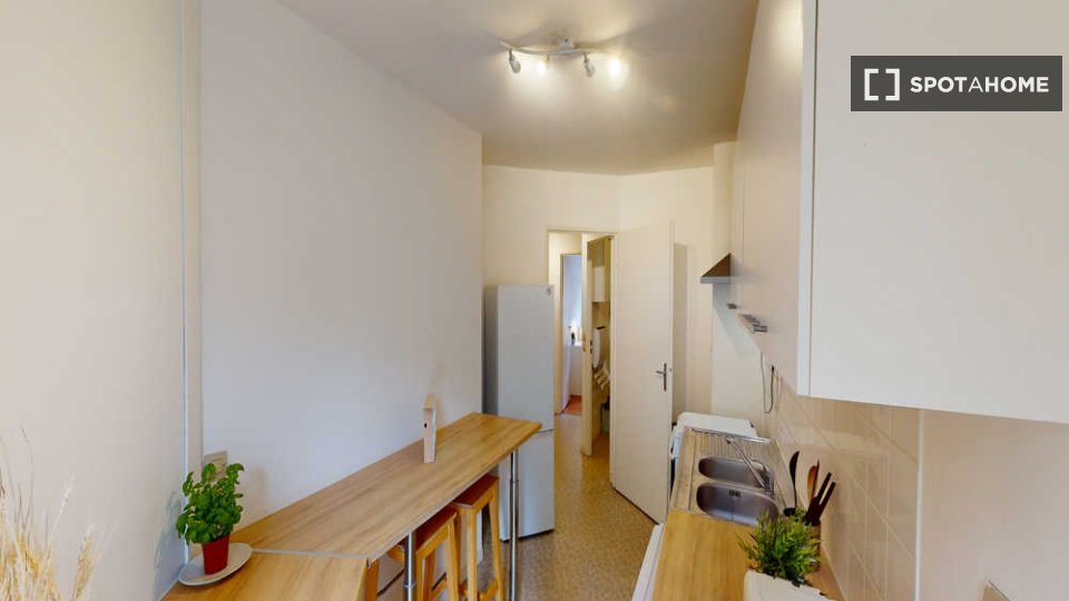 Double room Lille, 3 beds, 60m² — photo 3