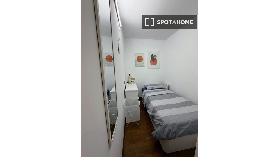 Double room Barcelona, 1 bed — photo 8