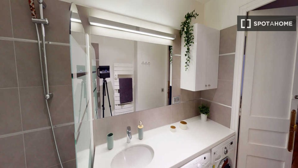 Double room Paris, 4 beds, 80m² — photo 9