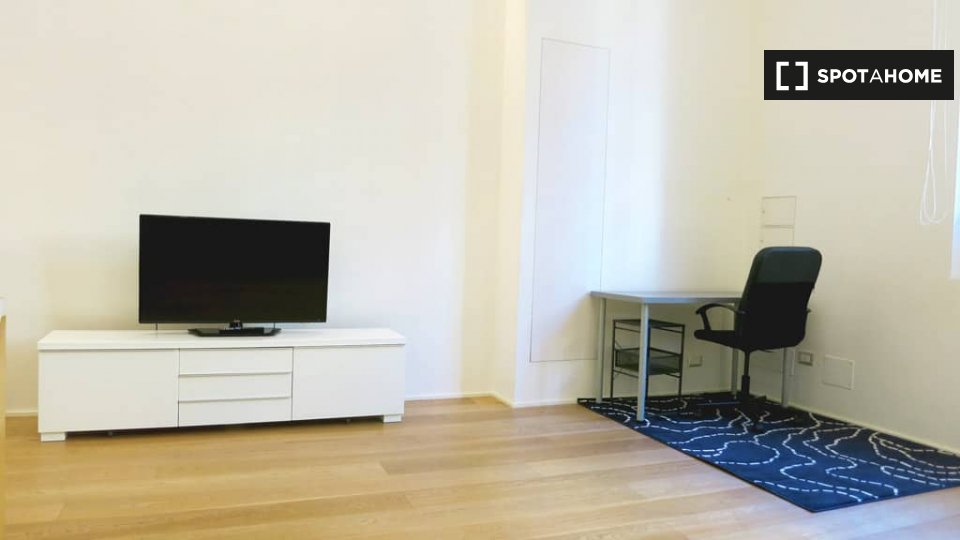 Apartment Milan, 1 bed, 90m² — photo 2