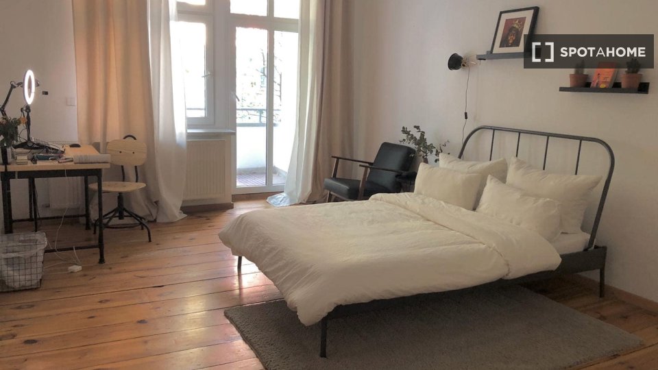 Double room Berlin, 2 beds, 65m² — photo 6