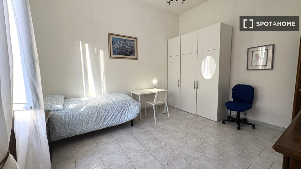 Double room Florence, 3 beds, 90m² — photo 15