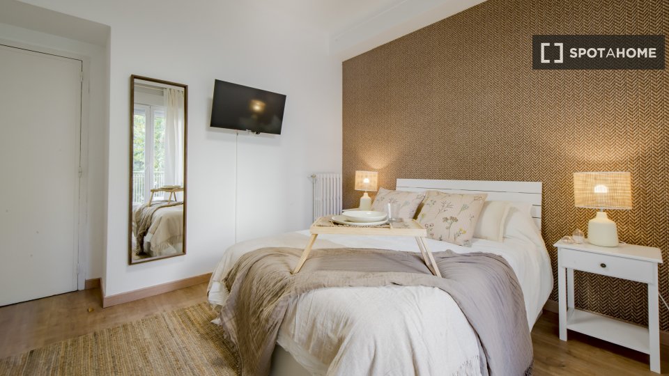 Double room Madrid, 8 beds, 150m² — photo 2