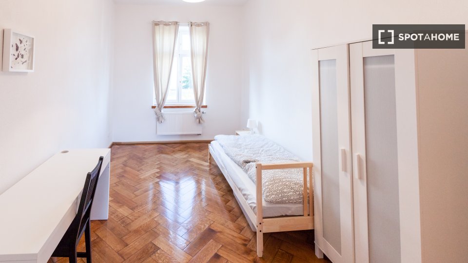 Double room Munich, 3 beds, 81m² — photo 1