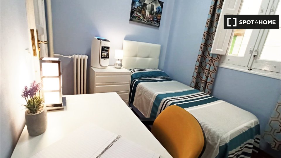 Double room Madrid, 6 beds, 300m² — photo 3
