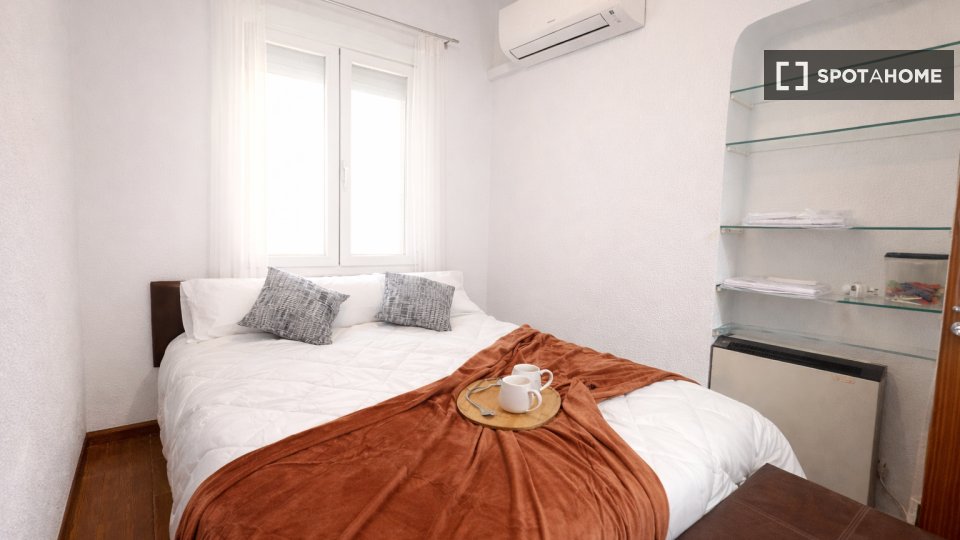 Double room Madrid, 4 beds, 75m² — photo 8