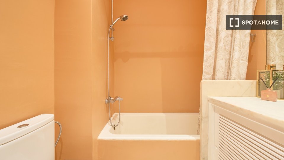 Double room Lisbon, 4 beds — photo 15