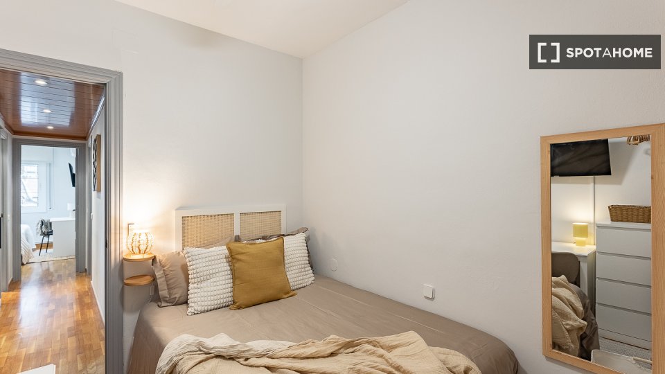 Double room Barcelona, 5 beds, 95m² — photo 25