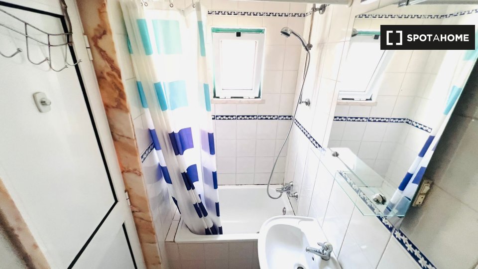 Apartment Lisbon, 1 bed — photo 17