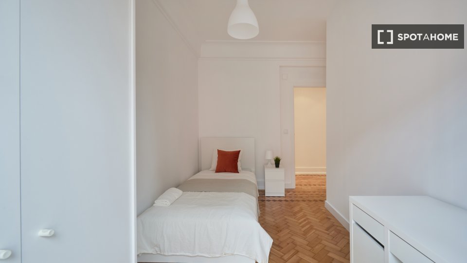 Double room Lisbon, 6 beds — photo 10