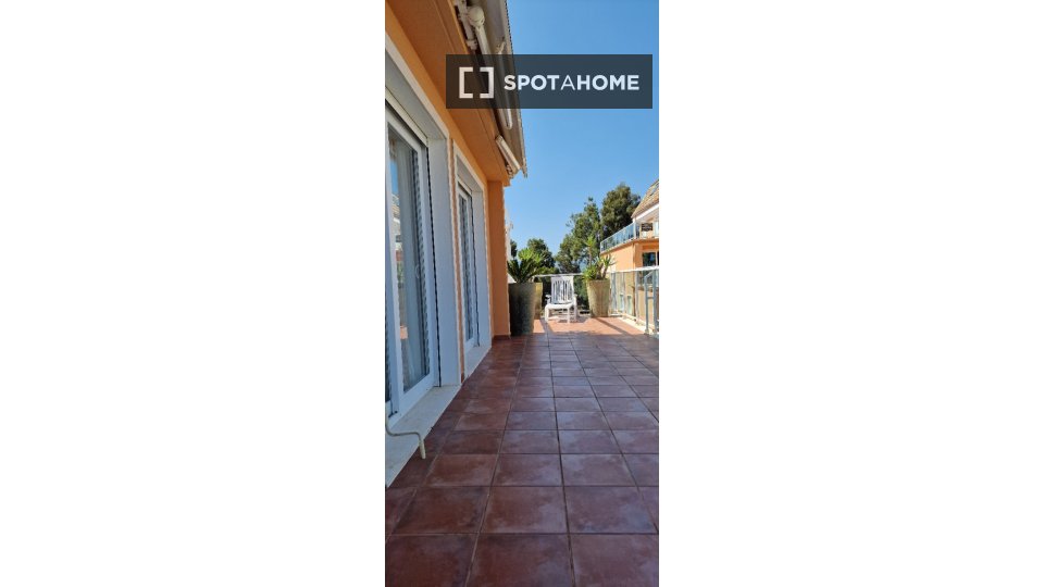 Apartment Alicante, 2 beds, 92m² — photo 2