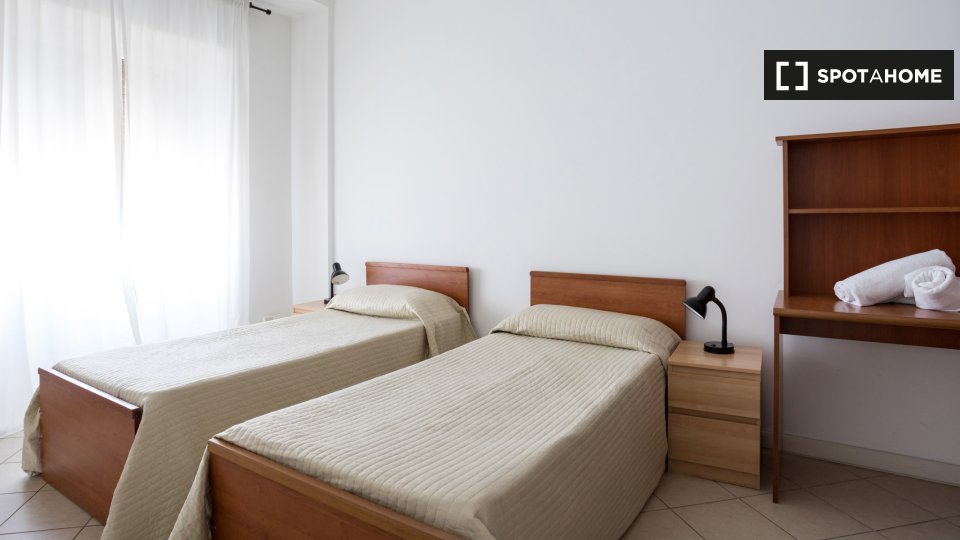 Double room Rome, 3 beds — photo 18