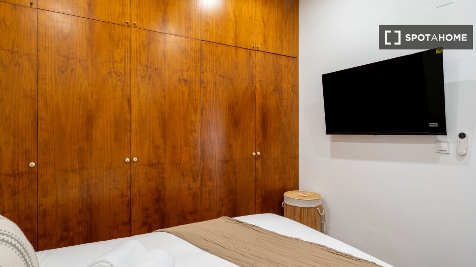 Apartment Lisbon, 2 beds, 65m² — photo 16