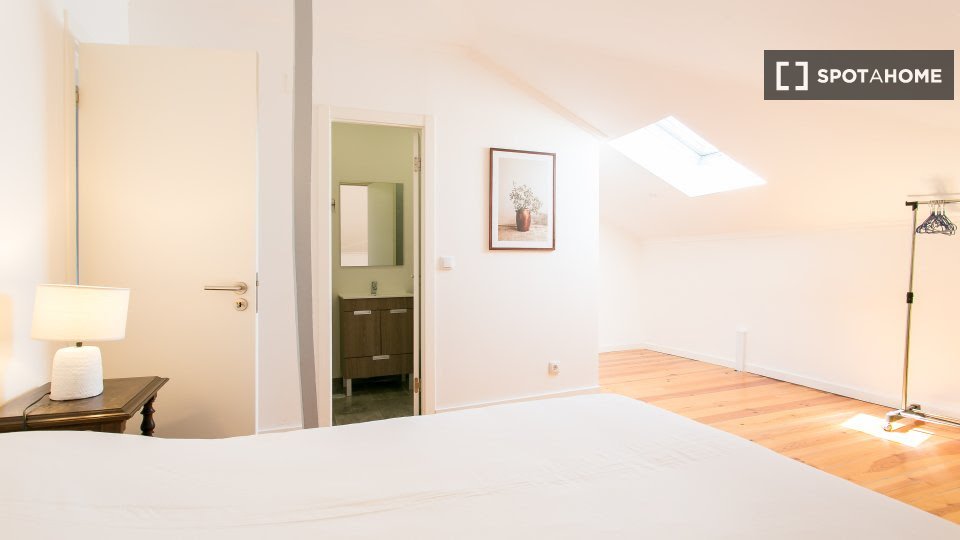 Double room Lisbon, 8 beds — photo 2