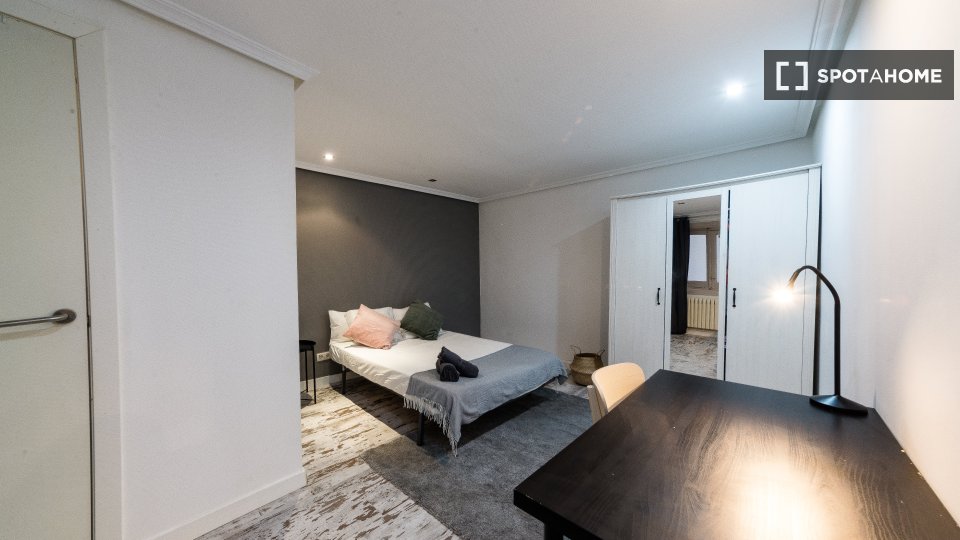 Double room Madrid, 6 beds, 150m² — photo 11