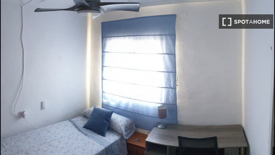 Double room Alicante, 4 beds, 100m² — photo 1