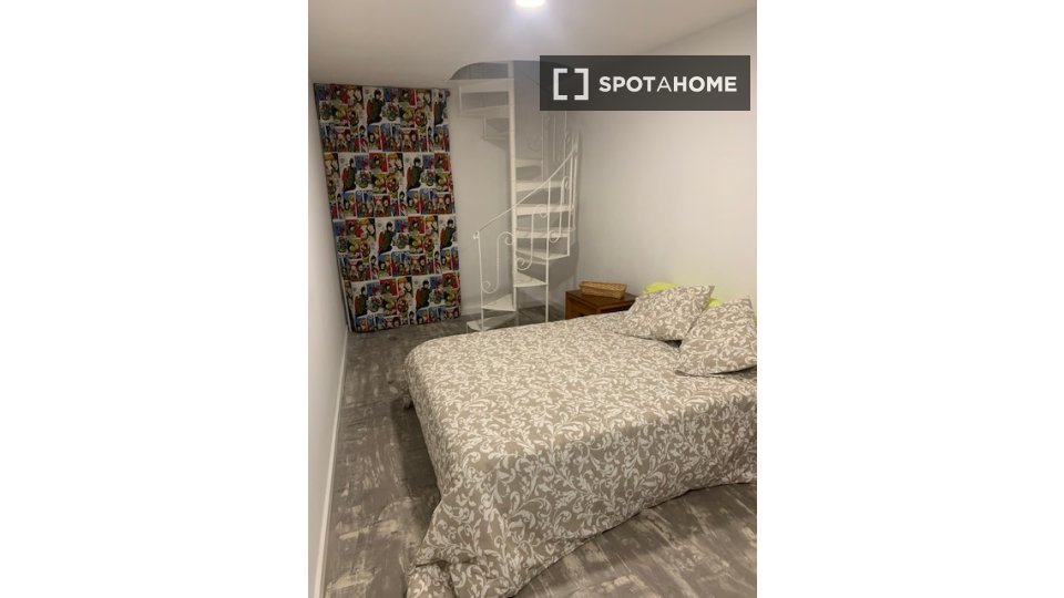 Double room Lisbon, 3 beds — photo 10