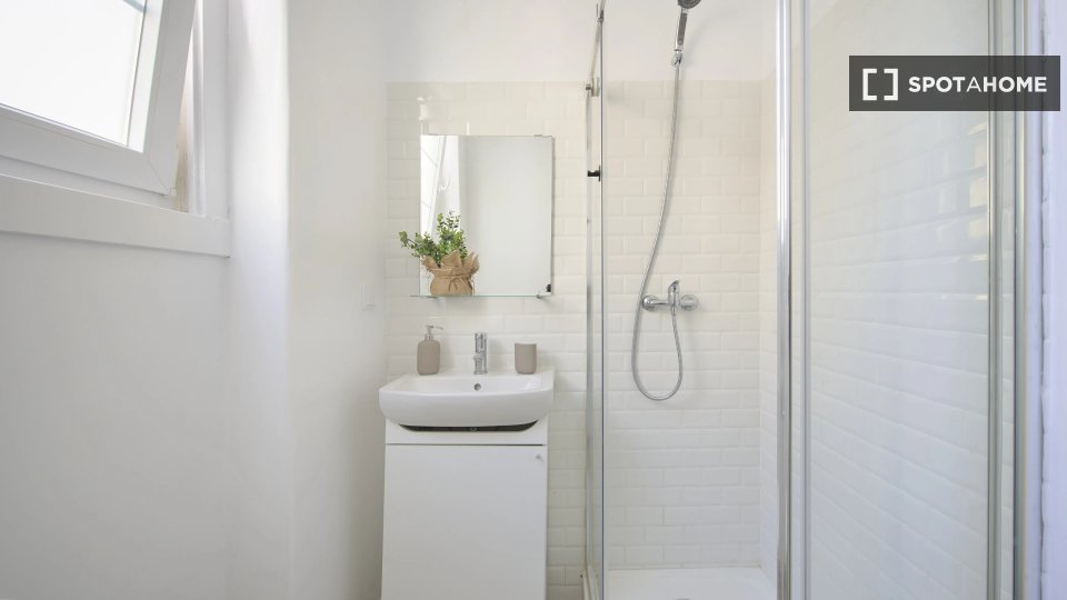 Double room Lisbon, 9 beds — photo 4