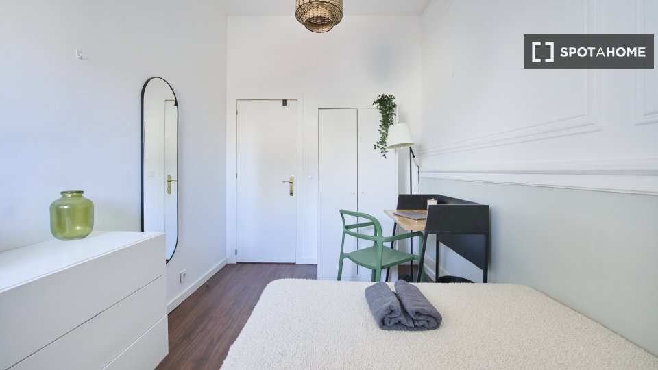 Double room Lisbon, 11 beds — photo 48