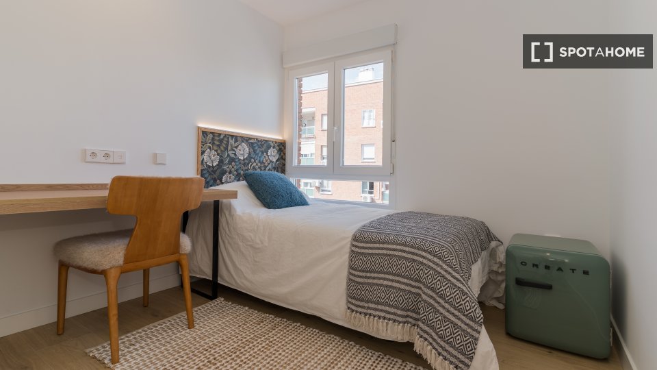 Double room Madrid, 6 beds — photo 9
