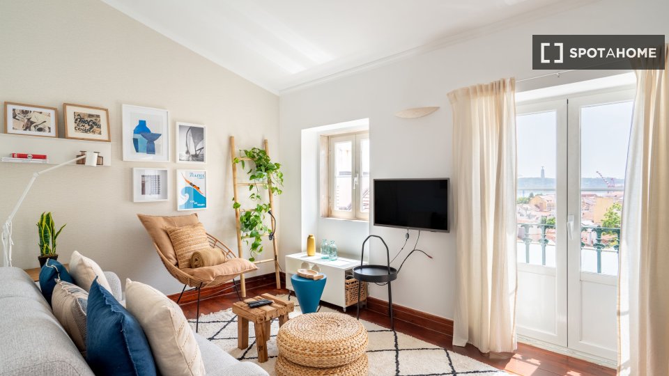 Apartment Lisbon, 2 beds, 65m² — photo 1