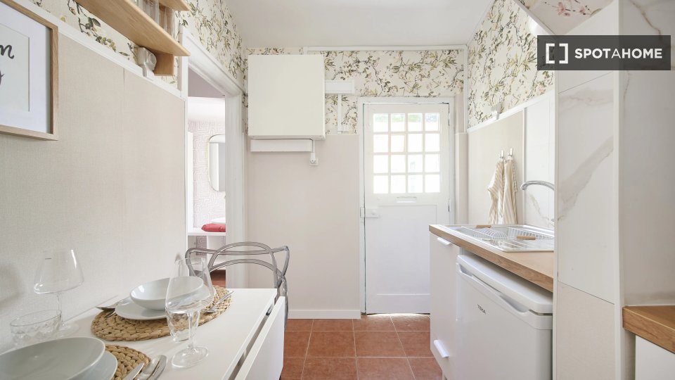 Apartment Lisbon, 1 bed — photo 8