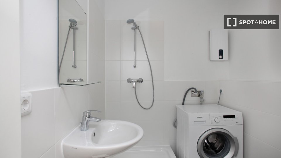 Double room Berlin, 3 beds, 60m² — photo 2