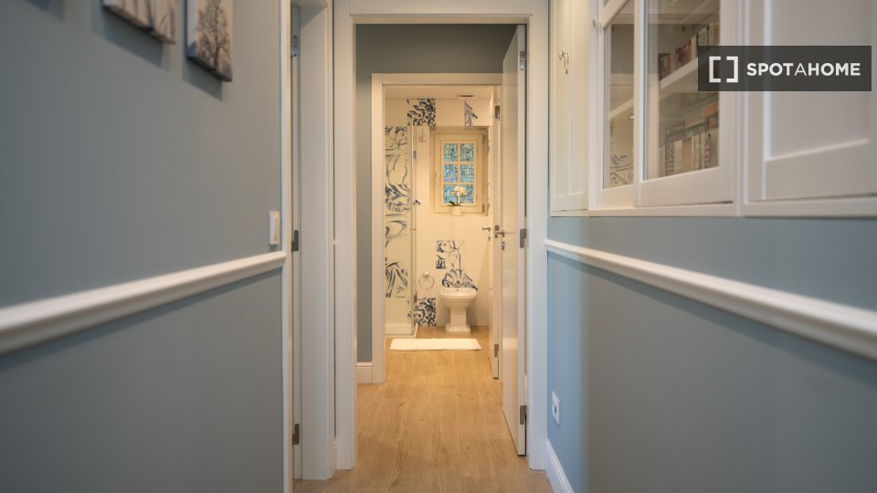 Apartment Lisbon, 2 beds, 85m² — photo 19