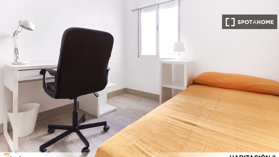 Double room Seville, 3 beds — photo 34