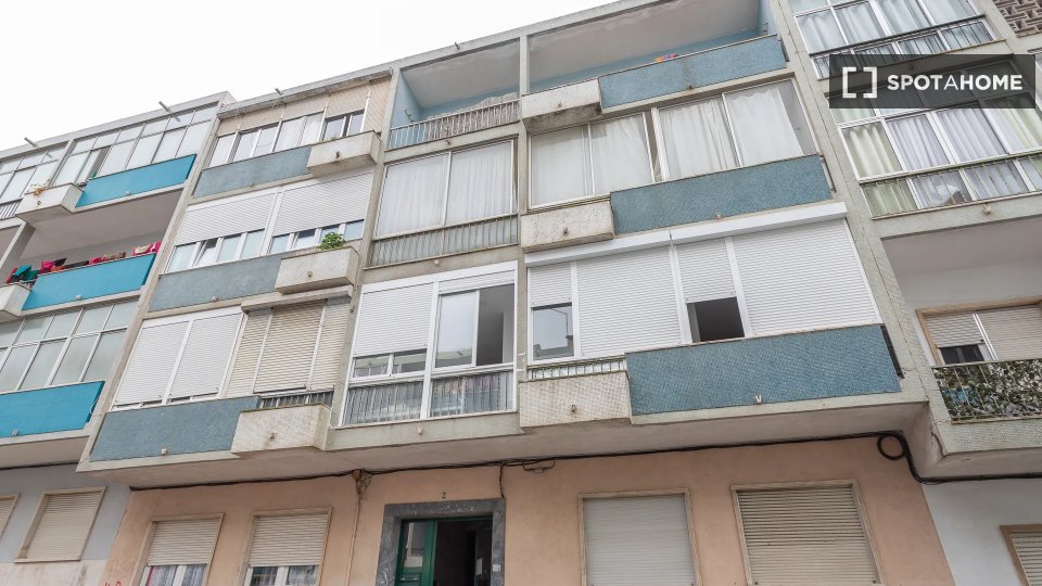 Double room Lisbon, 5 beds — photo 14